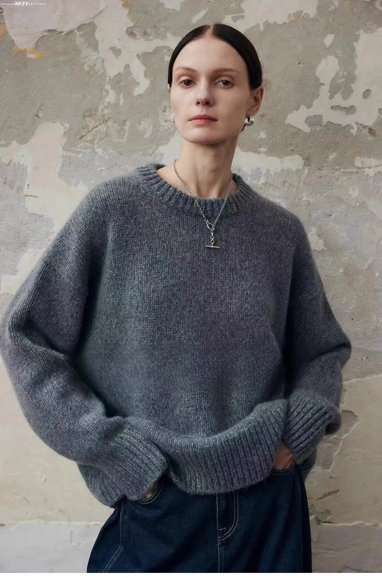 Women's Oversized Pure Cashmere Knit Sweater – Flat lay of brown cashmere sweater