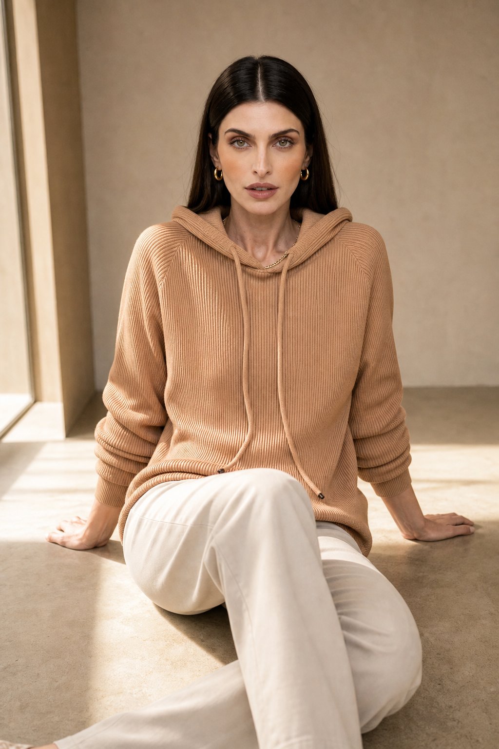 Women's Cashmere-Blend Relaxed Fit Hoodie Sweater – Women's camel cashmere-blend hoodie sweater styled look