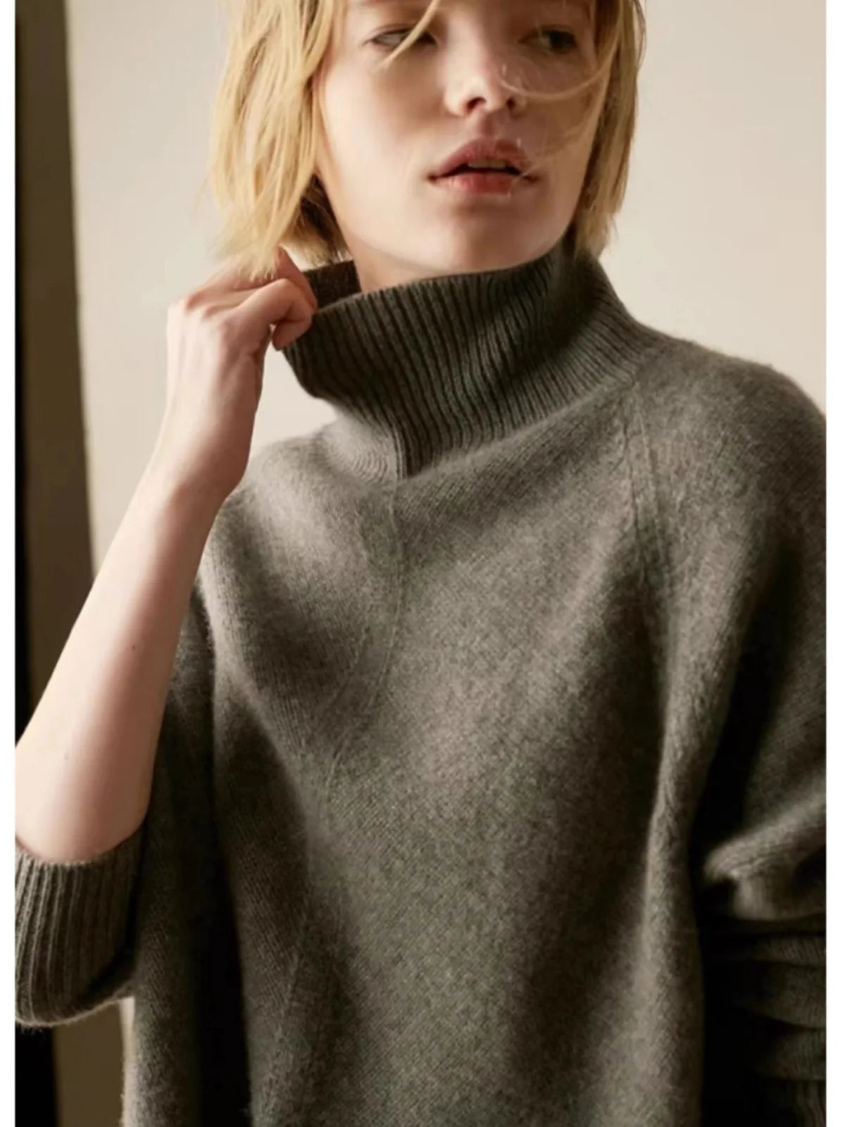 Women's Oversized Cashmere Turtleneck Knit Sweater – Gray