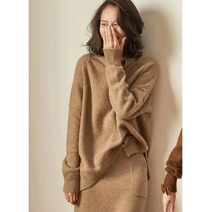 Women's Oversized Cashmere Turtleneck Knit Sweater – Back view of oversized gray cashmere turtleneck sweater