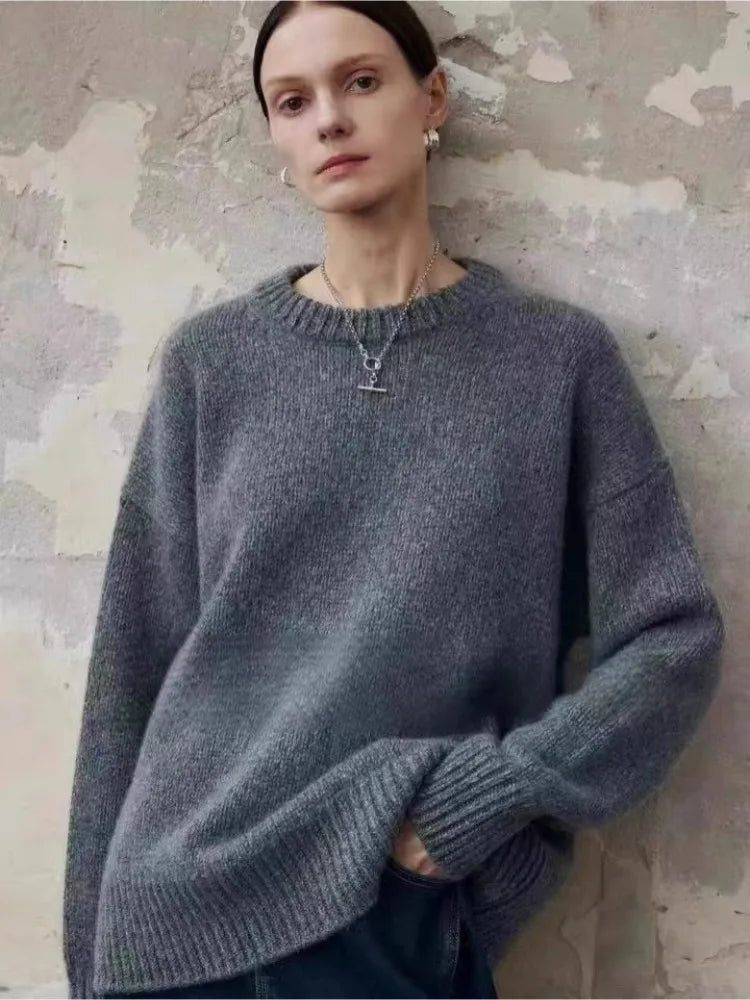 Women's Oversized Pure Cashmere Knit Sweater – Close-up of cashmere knit texture in gray