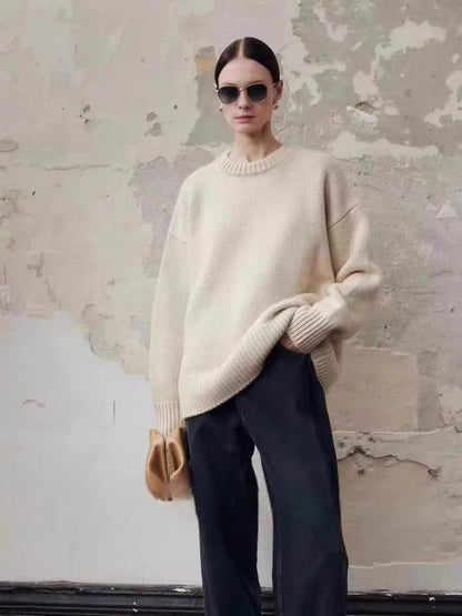 Women's Oversized Pure Cashmere Knit Sweater – Close-up of cashmere knit texture in white