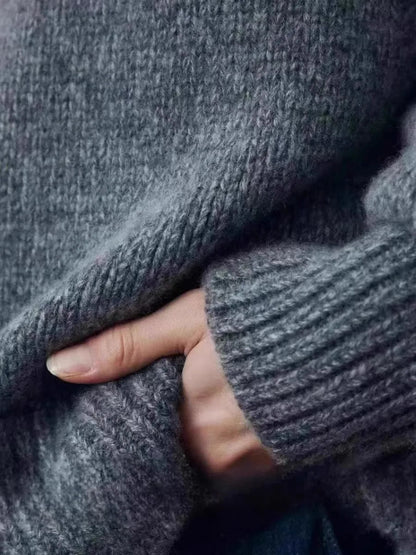 Women's Oversized Pure Cashmere Knit Sweater – Close-up of cashmere knit texture in brown
